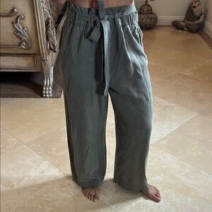 💕Women’s Olive Green Pants with Belt💕